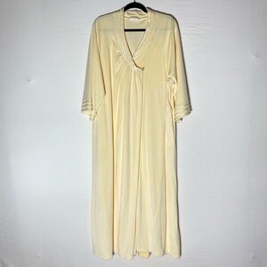 Vintage Conrad Elegant Cream Velvety Nightgown Housecoat Robe L